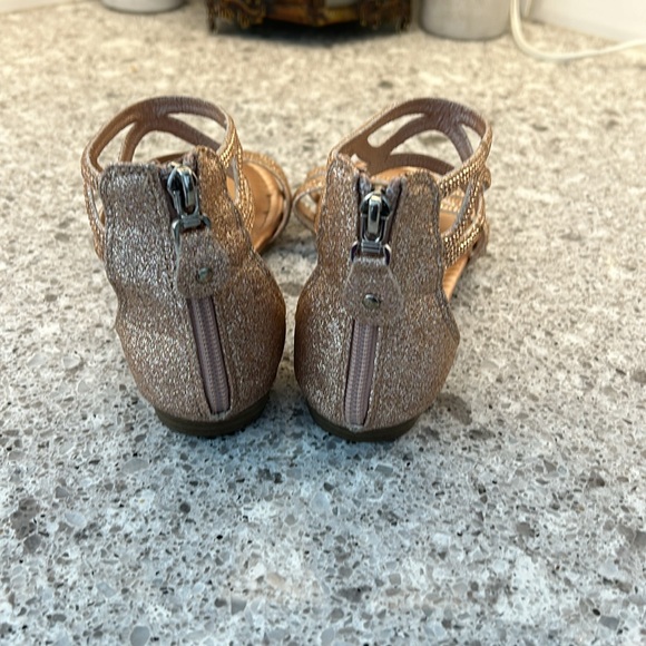 Junior girls dress sandals. Great condition. Worn a couple of times. - Picture 2 of 5